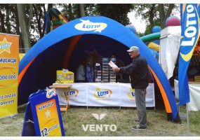 Zelt ohne Ventilator für Lotto - Aktion im Freien.